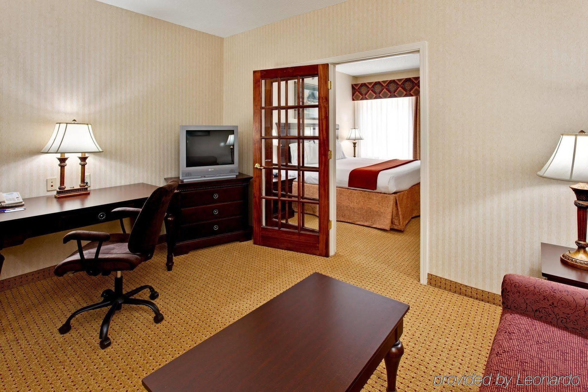 Holiday Inn Express Hotel & Suites Kingsport-Meadowview I-26 By Ihg Exterior foto