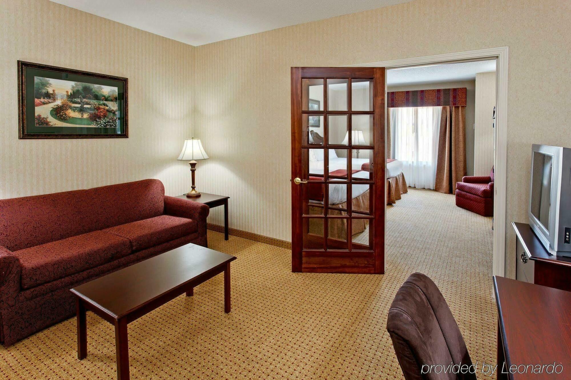 Holiday Inn Express Hotel & Suites Kingsport-Meadowview I-26 By Ihg Exterior foto